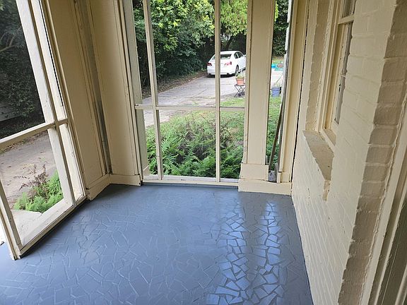 Screened in porch area