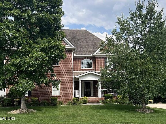 2nd image of 1660 Botsford Dr