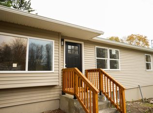 8 Sussex Ln, Worcester, MA 01602