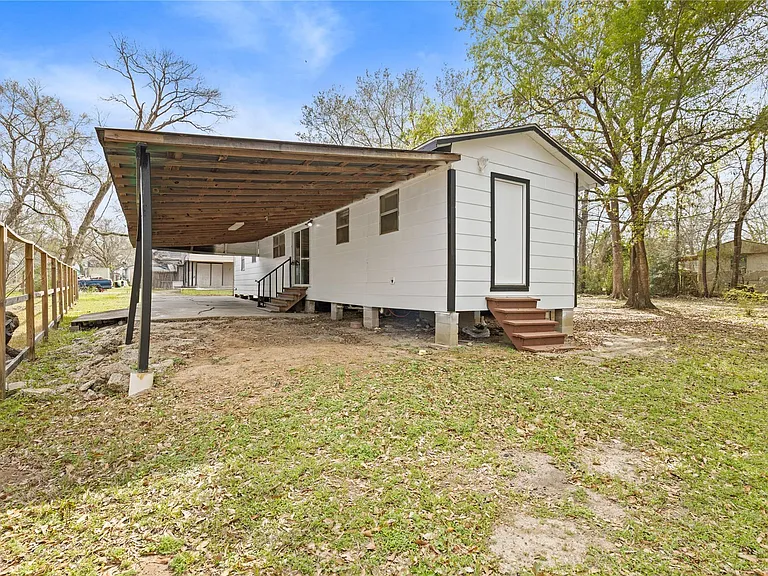 804 Avenue I — Photo 27