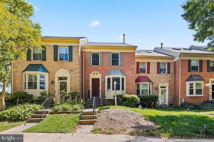 3 bed, 2.5 bath, 2040 sqft, $3,000 — Photo 1
