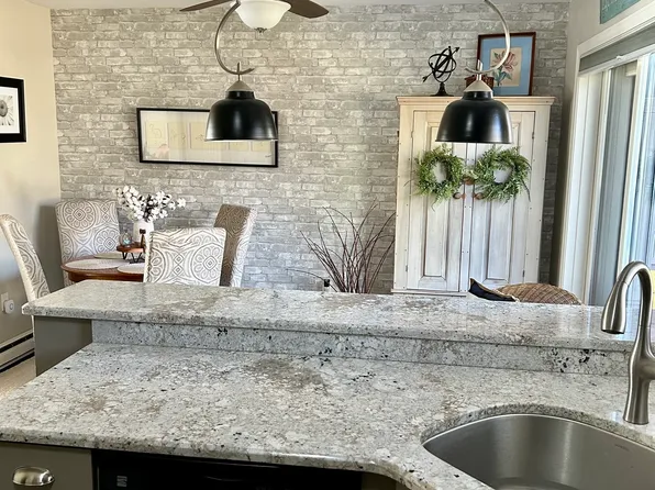 348 Boston Post Road Apt C14, Waterford, CT 06385