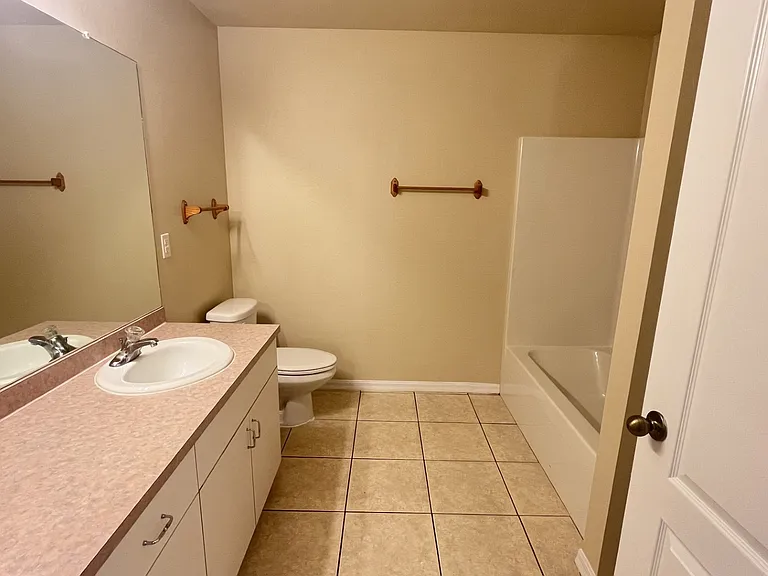 922 SE 13th Ter #1 — Photo 13