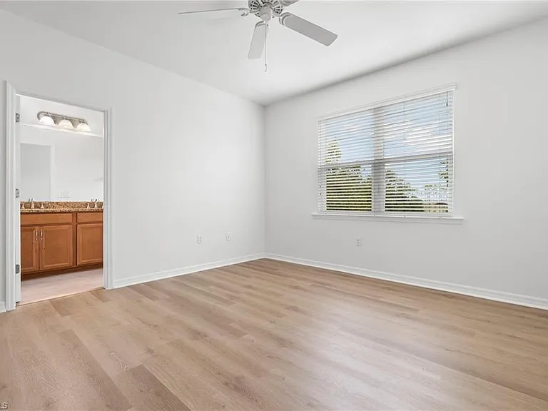 10818 Alvara Way — Photo 14
