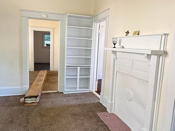 4th image of 302 Robinson Street