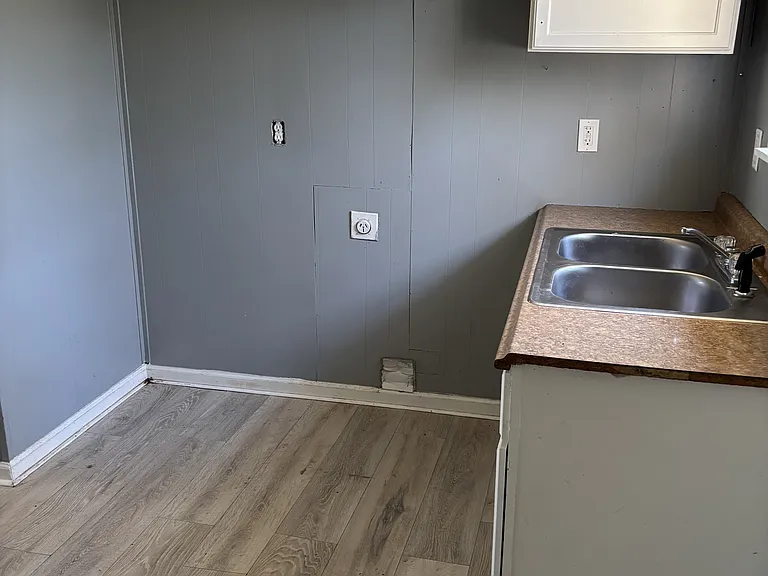 384 Moore St — Photo 3