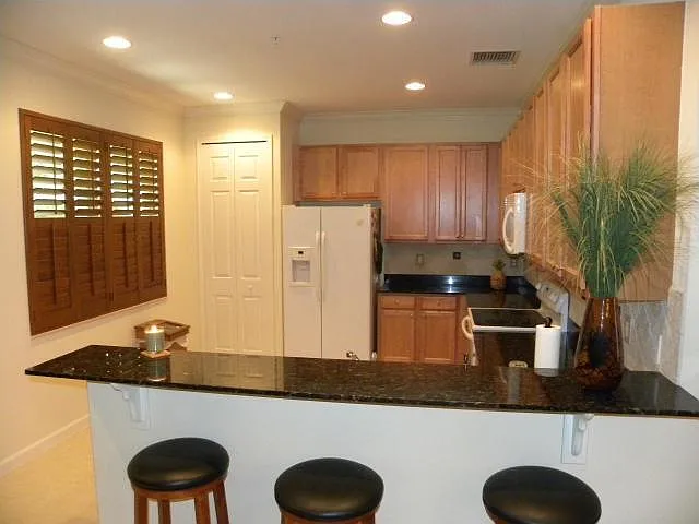 2 bed, 2.5 bath, 1819 sqft, $2,800 — Photo 2