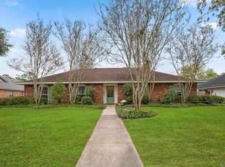 945 Heather Dr, Baton Rouge, LA 70815