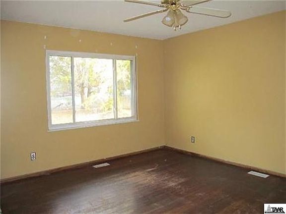 3rd image of 8211 Ella Ave