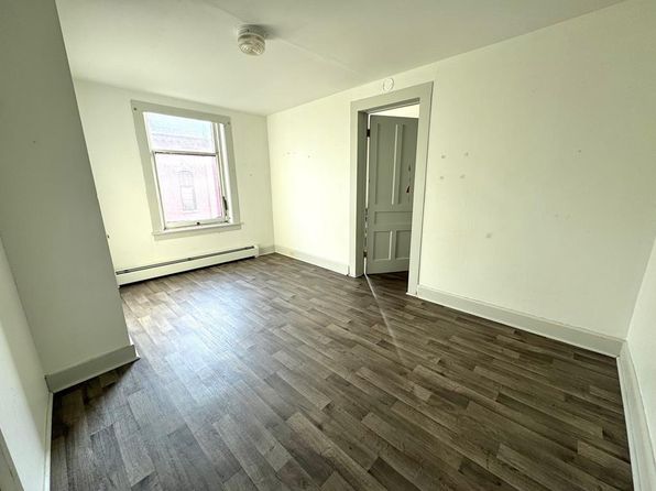 87 Main St #2