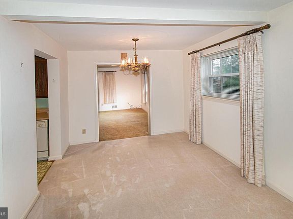 4th image of 3210 Holly Hill Dr