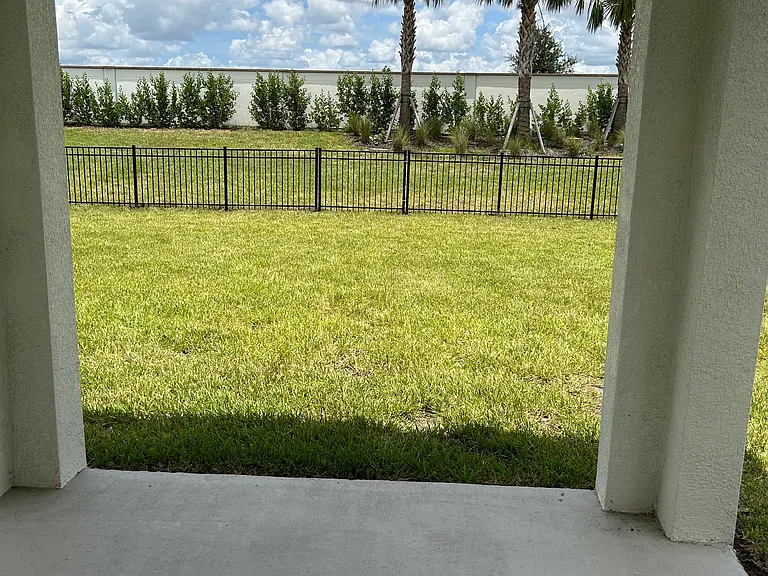 Hilltop Cir — Photo 13