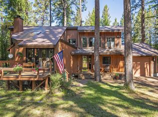 26114 SW Pine Dr, Camp Sherman, OR 97730