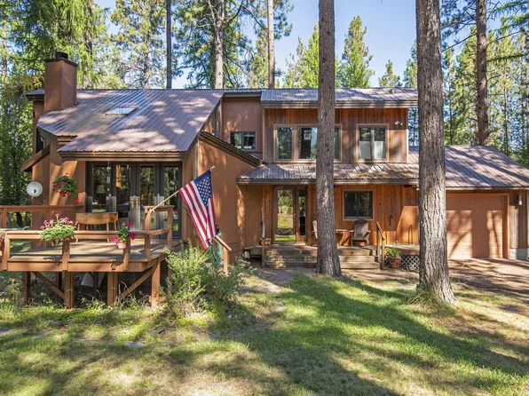 26114 SW Pine Dr, Camp Sherman, OR 97730