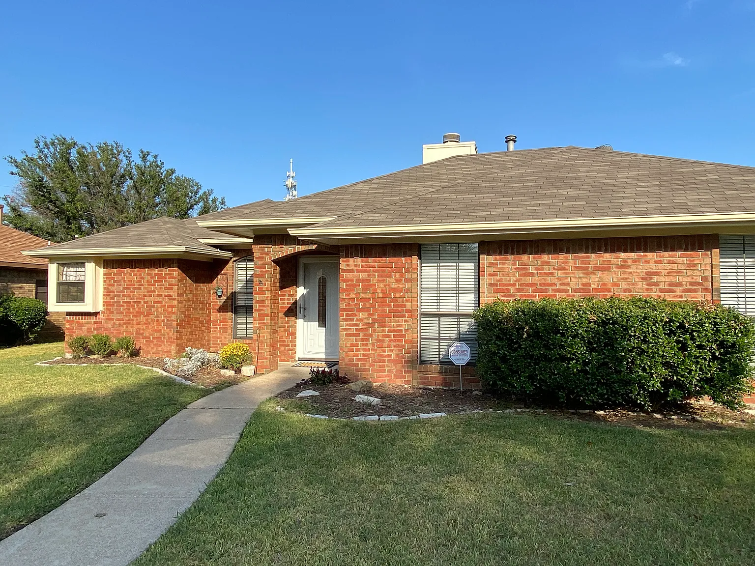 3 bed, 1130 sqft, $1,900 — Photo 1