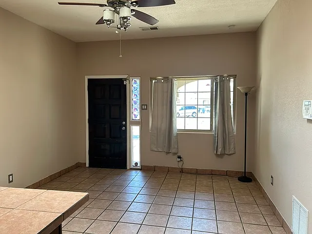 3 bed, 2226 sqft, $2,800 — Photo 3