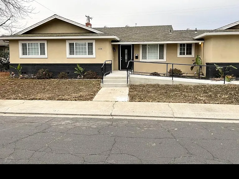 1114 Aldwina Ln — Photo 2