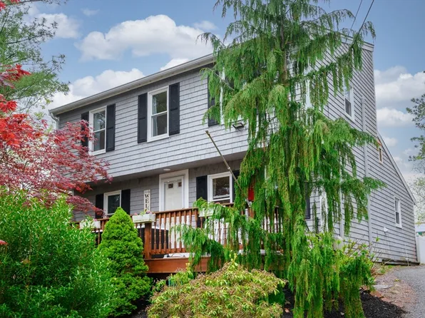 17 E Wind Dr, Plymouth, MA 02360