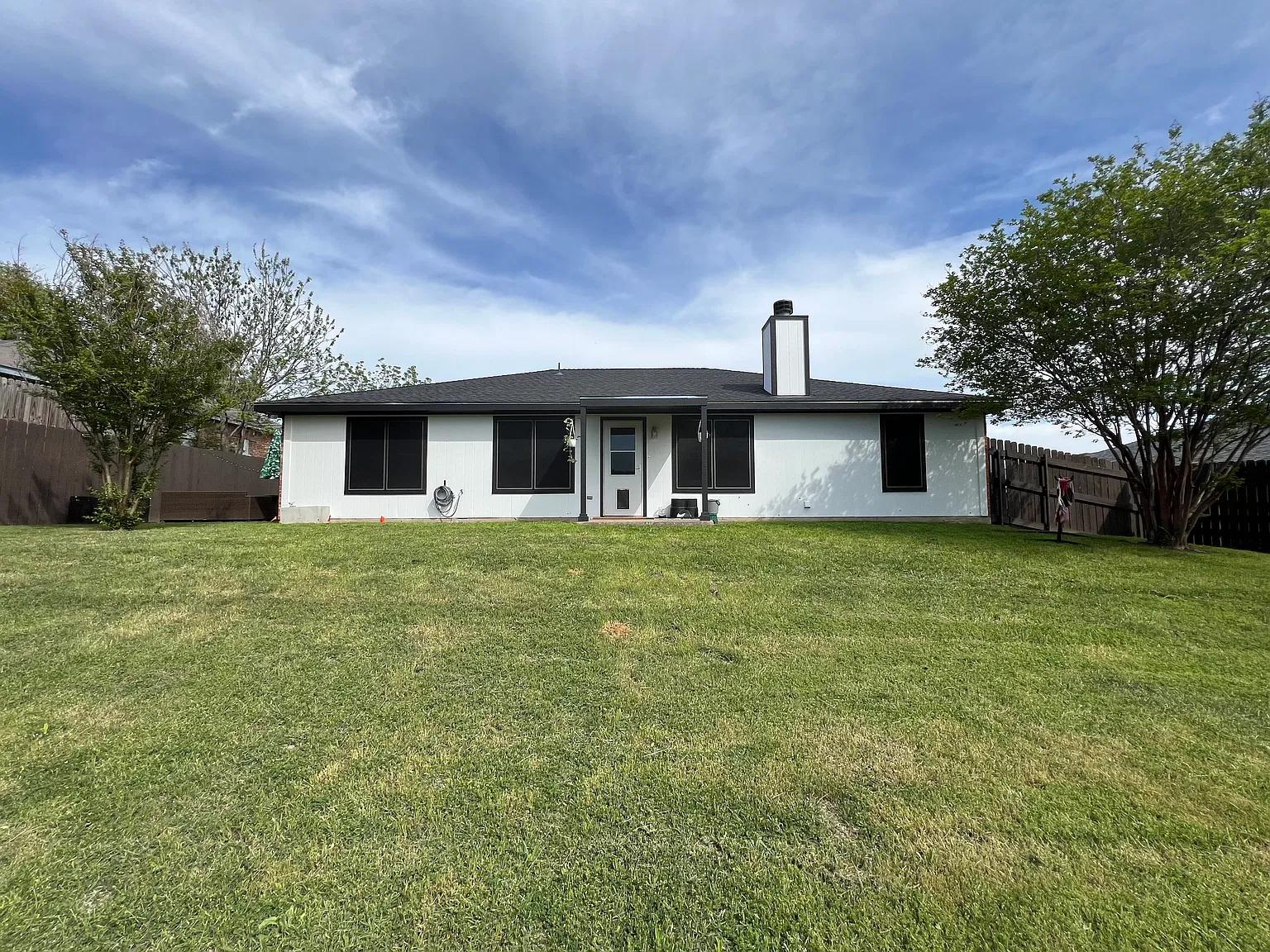 4 bed, 1600 sqft, $1,800 — Photo 3