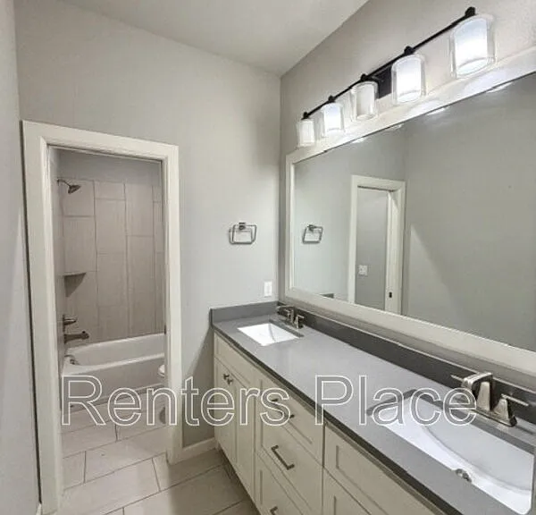 803 E Delmar Pl — Photo 22