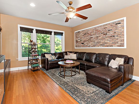 3rd image of 4648 N Winchester Ave #2