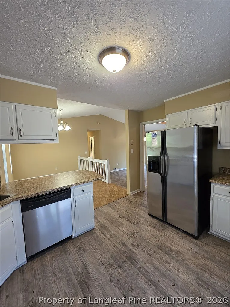 3 bed, 2.0 bath, 1301 sqft, $1,395 — Photo 4