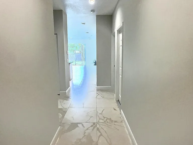 413 Martin Ave — Photo 2
