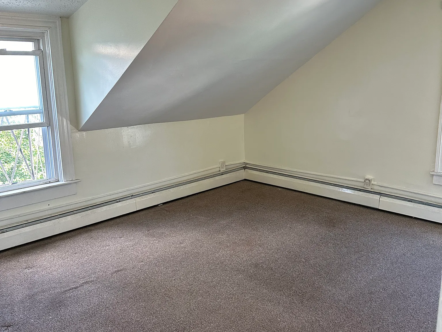 145 Regent Ave — Photo 3