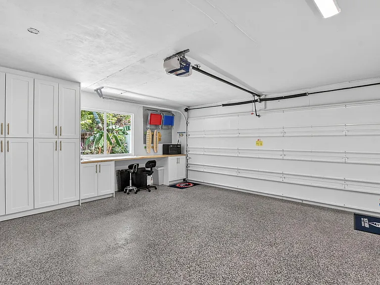 6951 NE 7th Ave — Photo 43