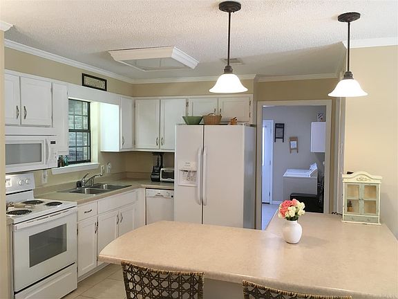 4th image of 1620 Oak Dr