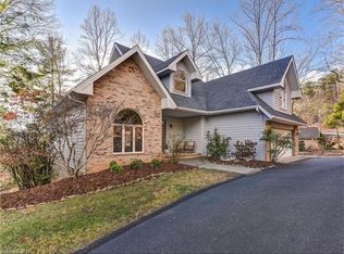 26 Hillcrest Dr, Weaverville, NC 28787