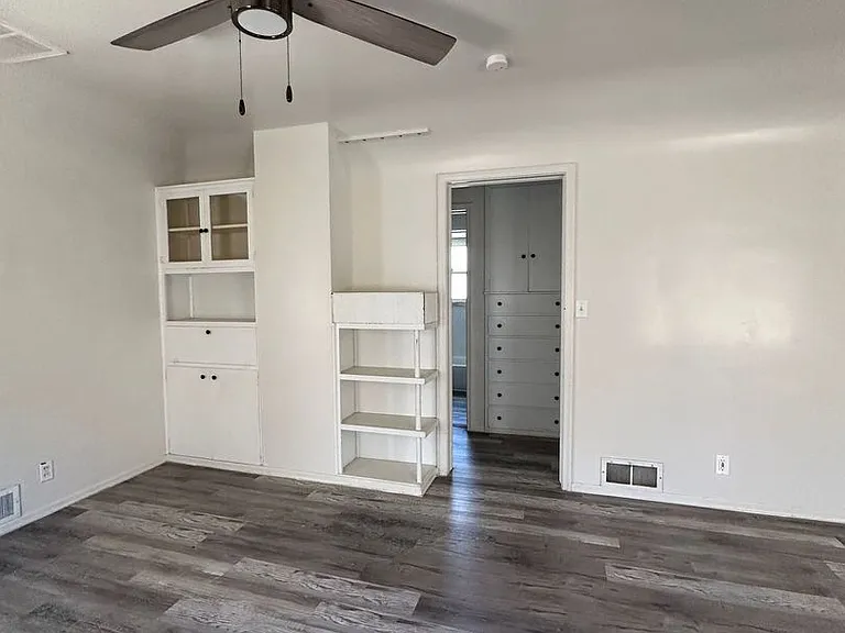 107 N 200 E — Photo 12