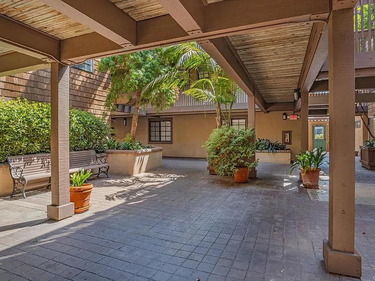 8880 Villa La Jolla Dr — Photo 21