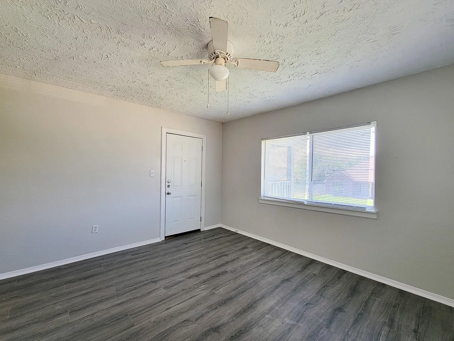 2 bed, 1.0 bath, 850 sqft, $875 — Photo 4