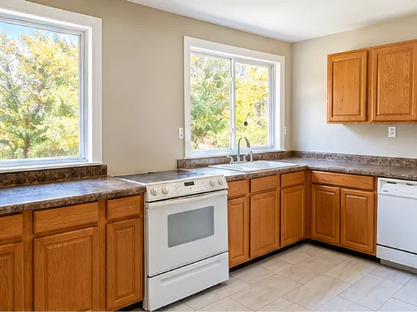 505 E Walnut St, Carrier Mills, IL 62917
