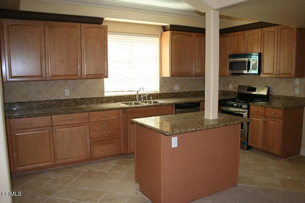 2 bed, 2.5 bath, 1250 sqft, $3,995 — Photo 2