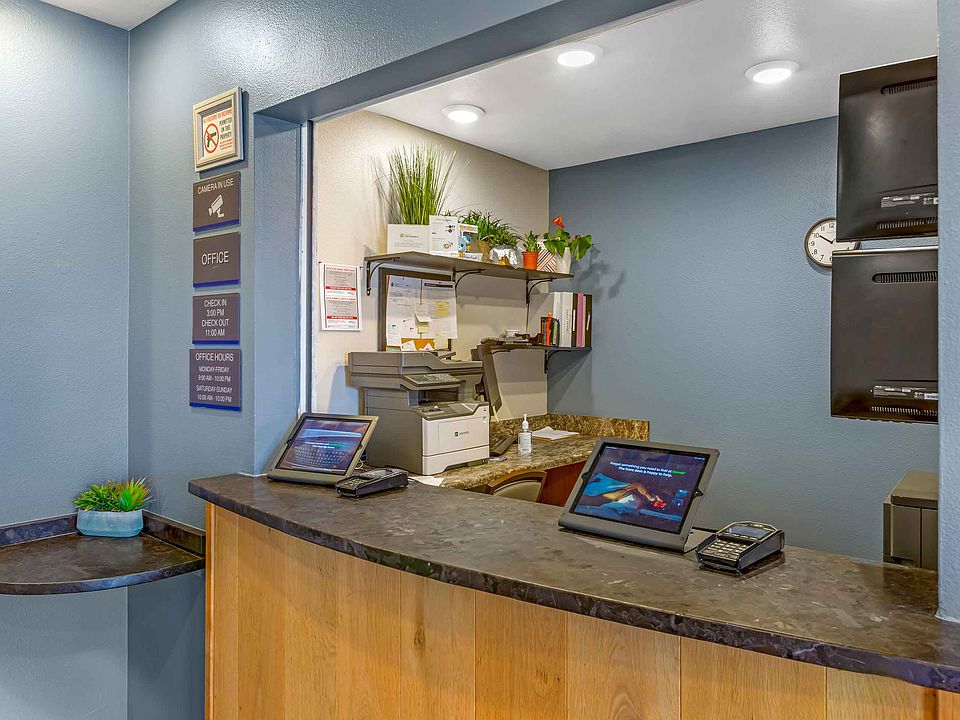 Lobby and Guest Check-in