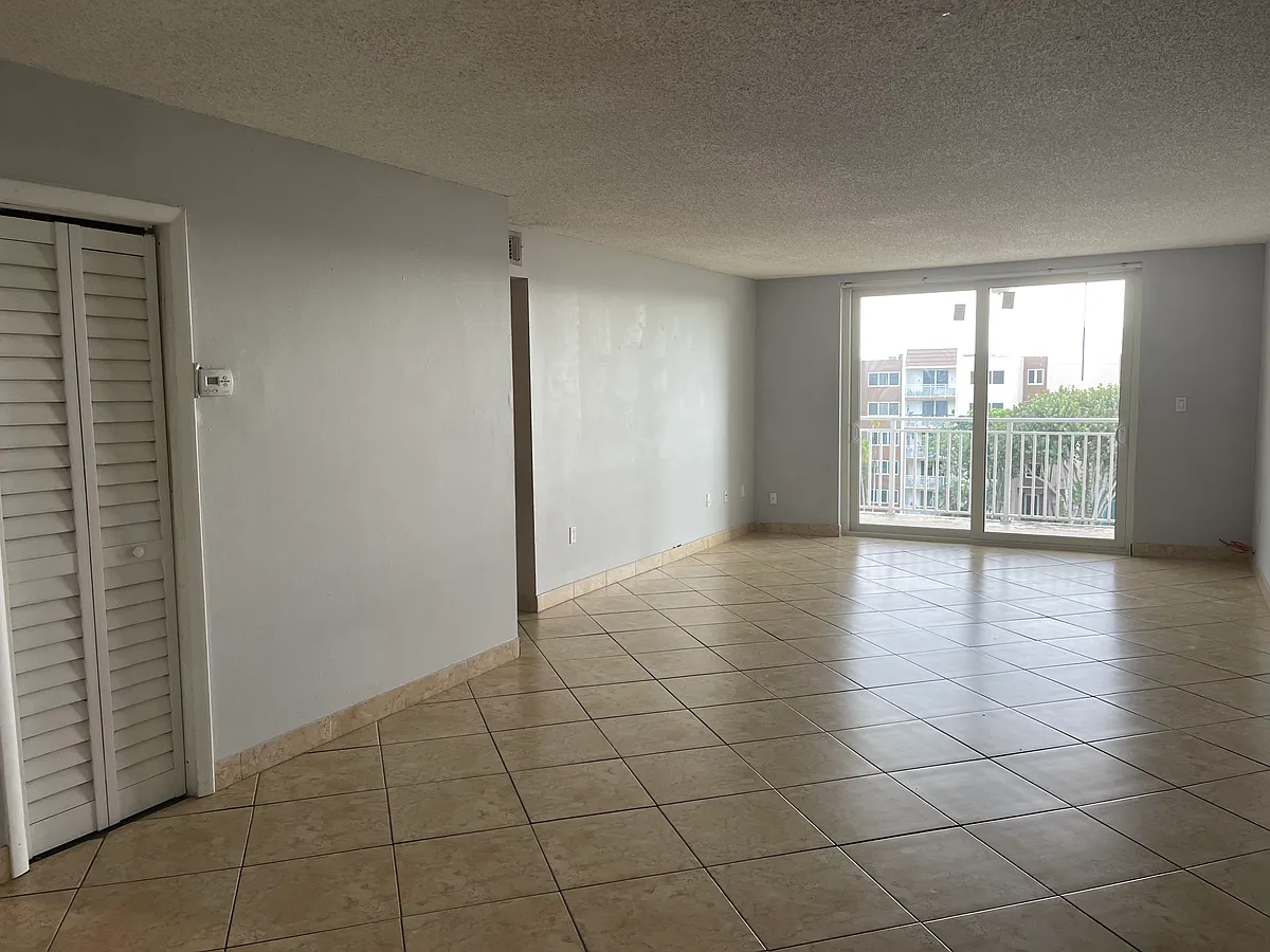 Building Photo - 6960 NW 186th St #2-527