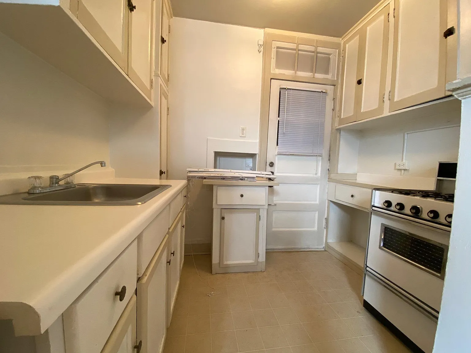 Studio, $1,150 — Photo 2