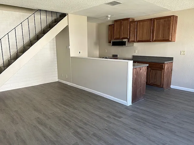 4453 La Cresta Way — Photo 2