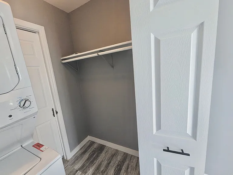 64 Howard St — Photo 17