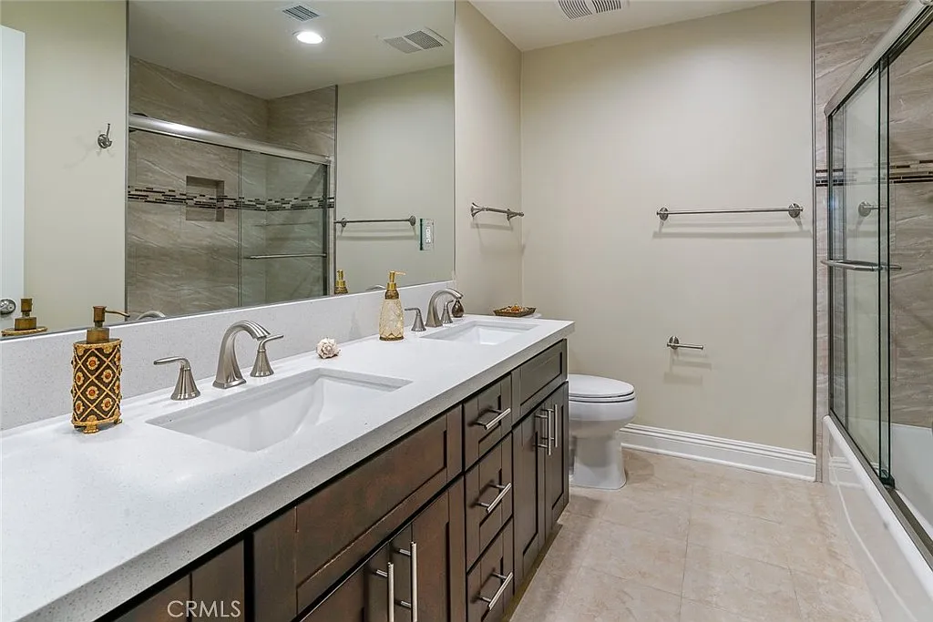 2 bed, 980 sqft, $3,795 — Photo 2