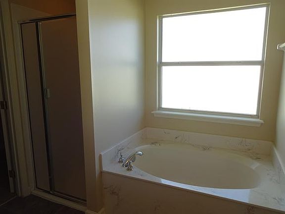 4th image of 2850 Southampton Dr