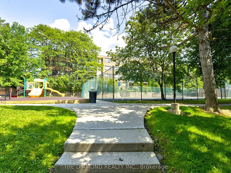 40 Sunrise Ave #301 — Photo 33