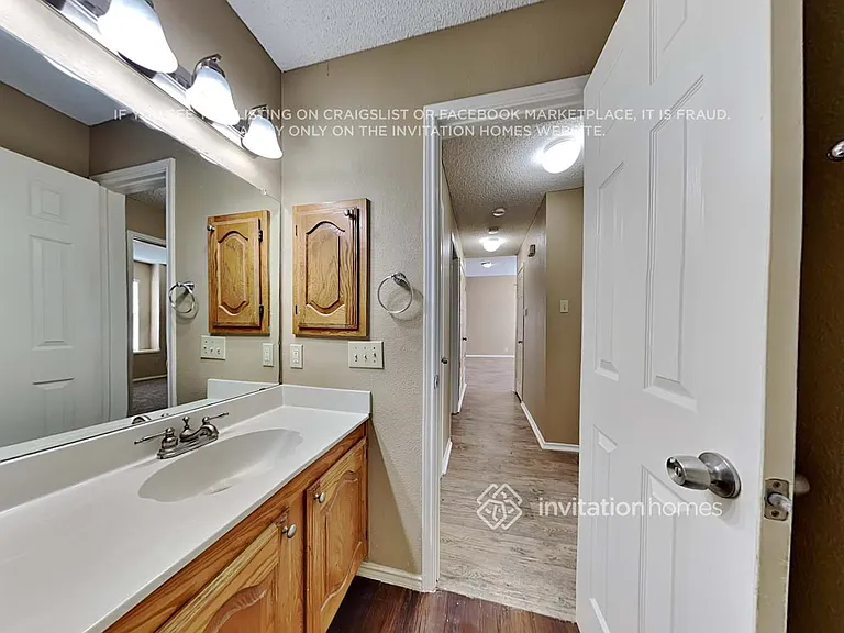 2060 Camelot Dr — Photo 15