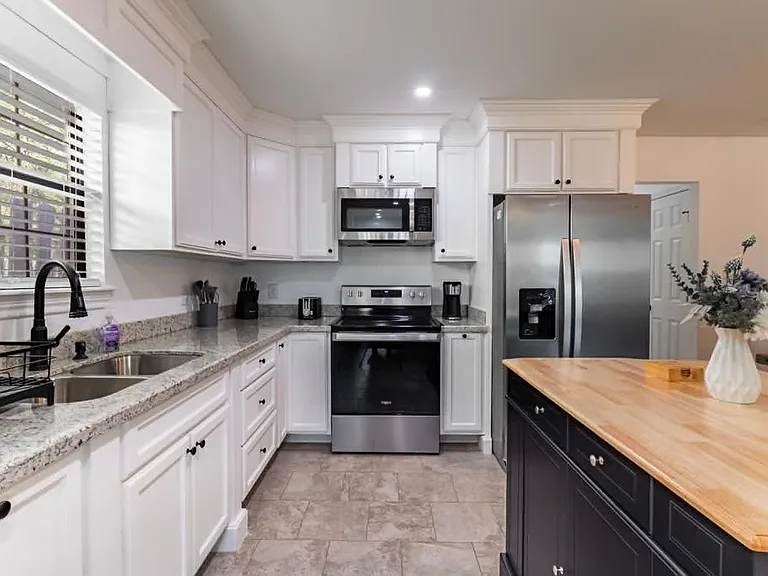 1454 E Garrison St — Photo 9