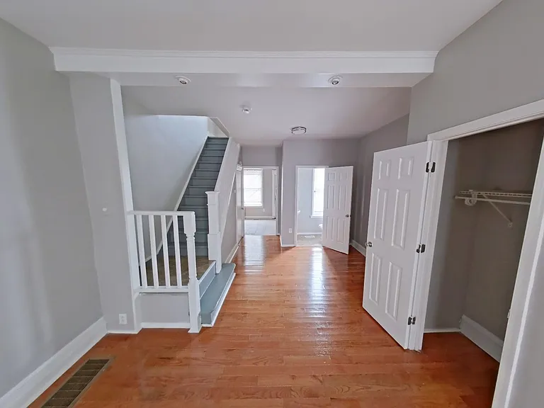 2255 N Cleveland St — Photo 2