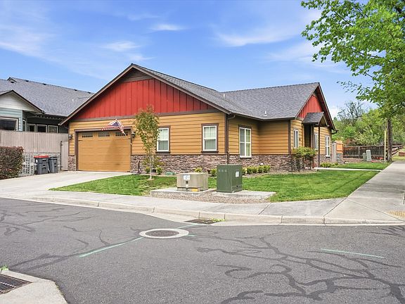 3rd image of 3633 Harbrooke Rd