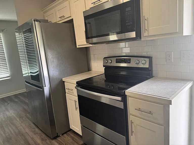 1501 Ravier Ln — Photo 3