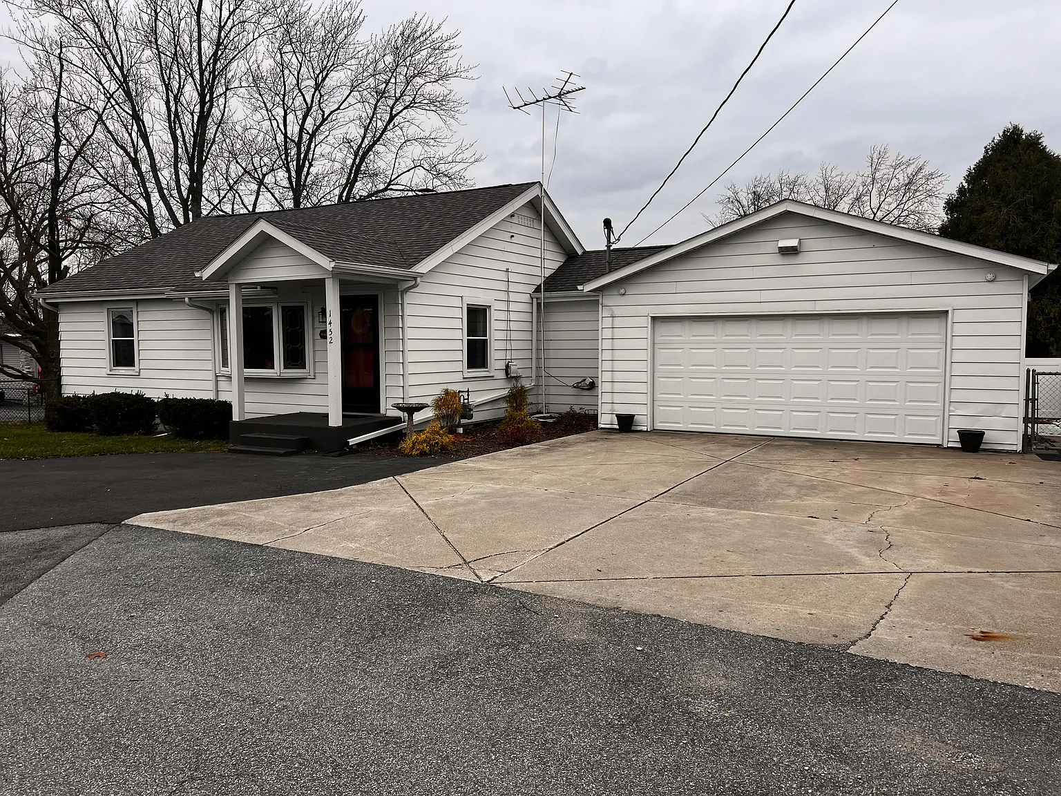 2 bed, 992 sqft, $1,850 — Photo 1